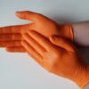 Rękawiczki nitrylowe pomarańczowe.